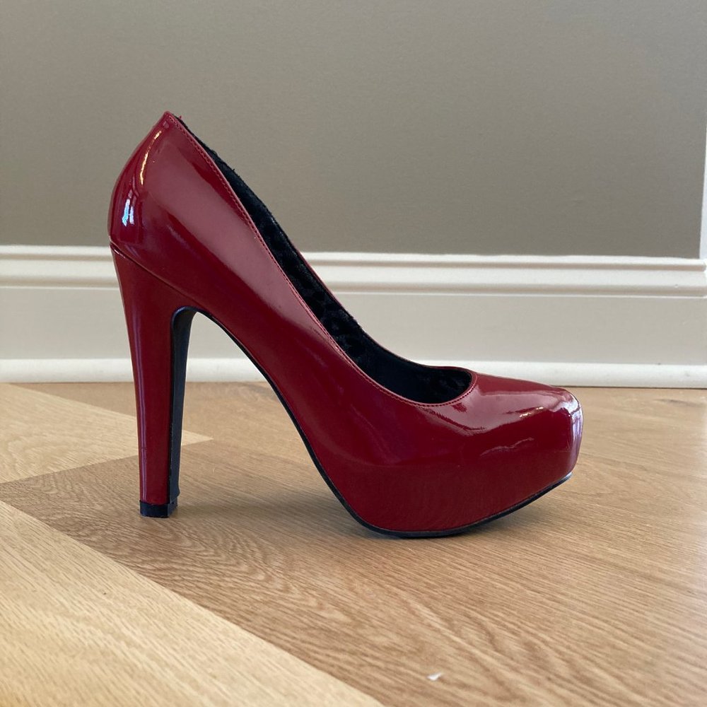 GUESS women size 8 shiny red patent leather chunky platform pump heel - Picture 9 of 9